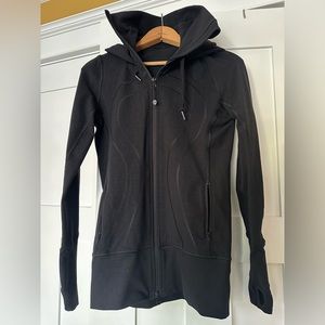 SOLD 
Lululemon stride jacket size 4 zip up